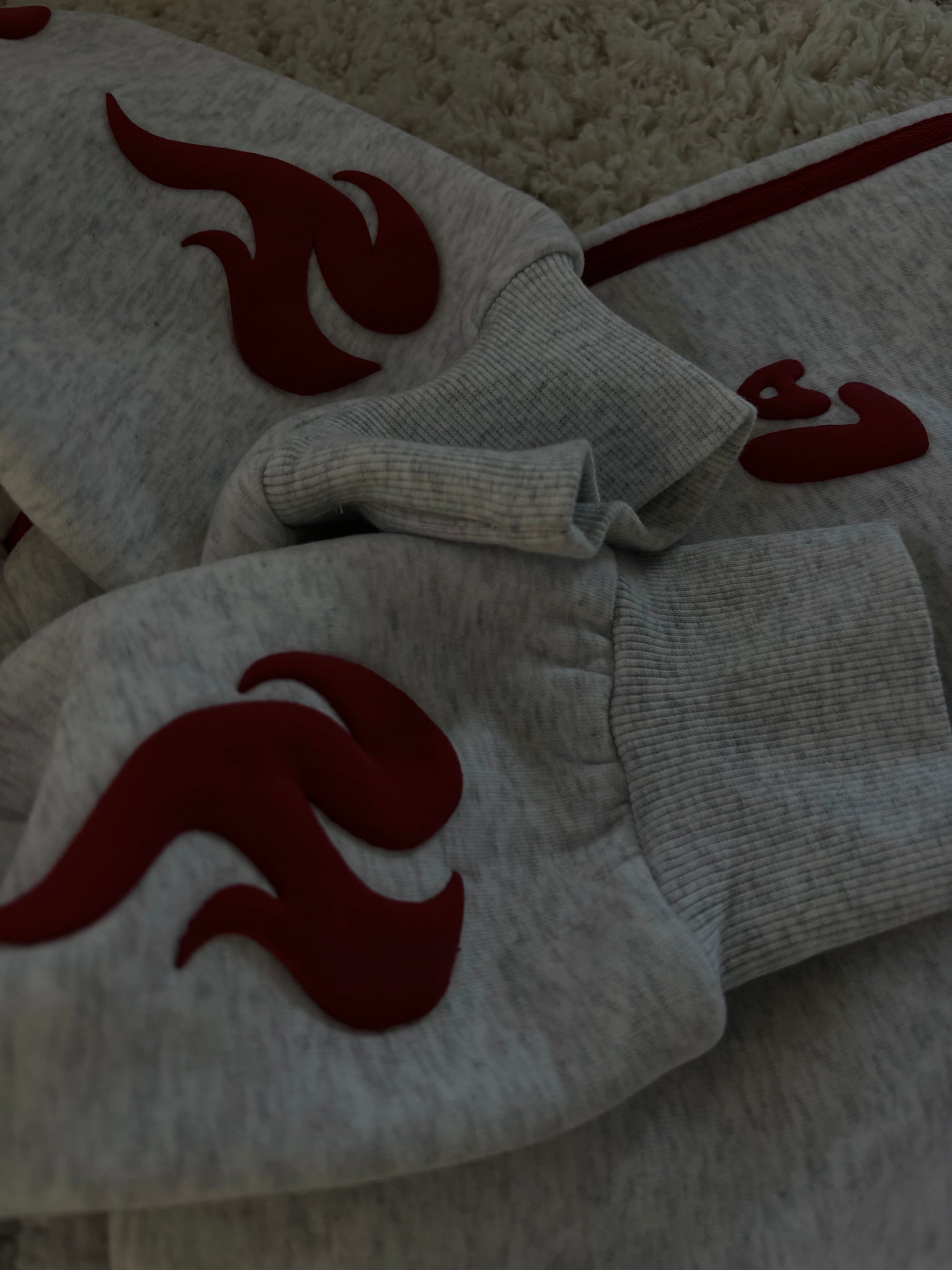 FLAME HEART SWEATER - GREY